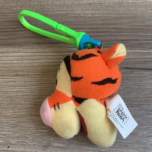 Winnie the Pooh Tigger Plush Clip on & Pez Dispenser Collectible Toy - Picture 5 of 7